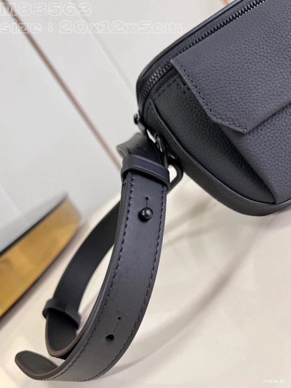 VUITTON Wallet-20*12*5.5CM LOUIS Pilot Wearable 0823